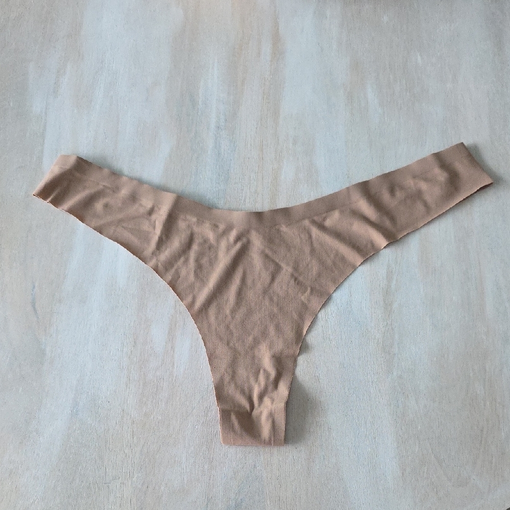 NWOT SKIMS  Thong 2X